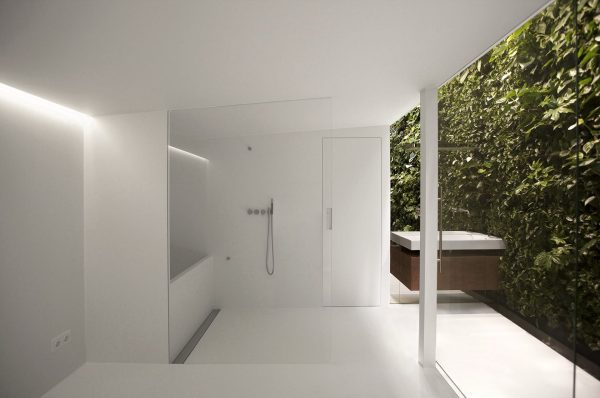 016 LR 04 Shinto in the city Amsterdam residential bathroom i29