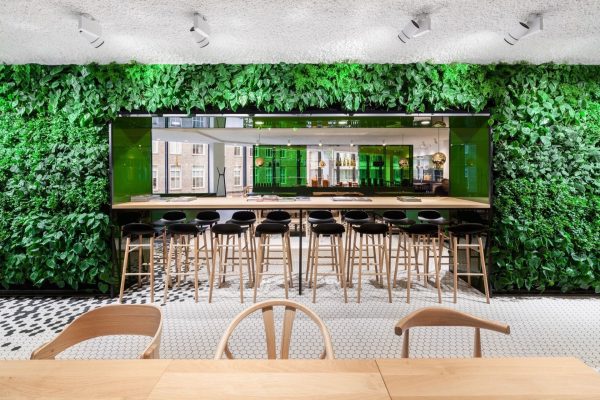 040 LR 07 Shop eat repeat Utrecht restaurant green wall i29