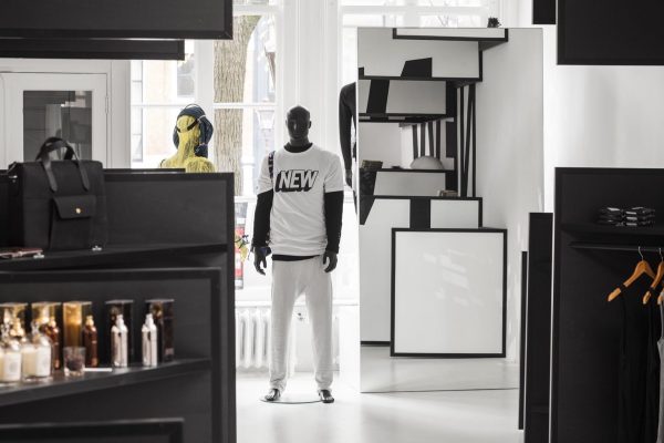 050 LR 10 White canvas for change Amsterdam product display i29