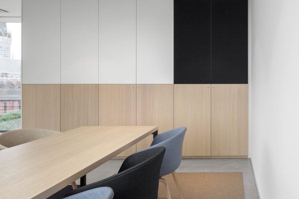 056 LR 11 Playful partitions Tilburg office meeting room i29
