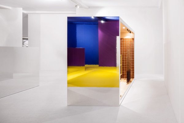 063 LR 03 Minimalism meets maximalism Amsterdam public pavilion i29
