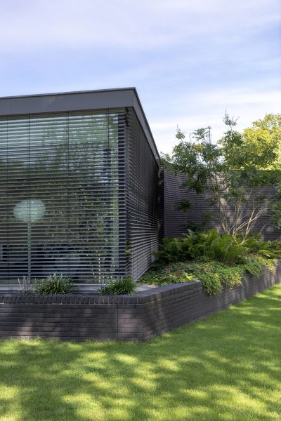 069 LR 01 Outside In residential facade i29