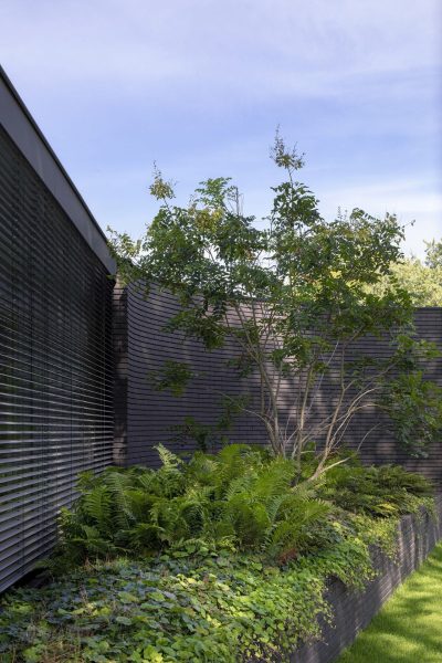 069 LR 02 Outside In residential facade i29