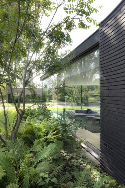 069 LR 08 Outside In residential facade i29