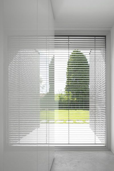 069 LR 26 Outside In residential window i29