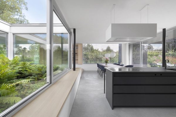 069 LR 31 Outside In residential kitchen i29