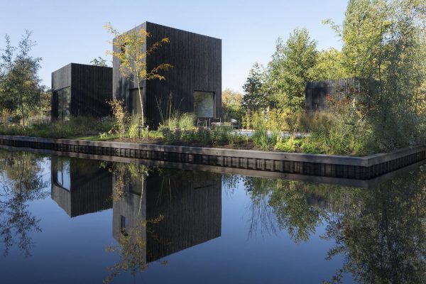 071 LR 05 Tiny holiday home Vinkeveen residential facade i29