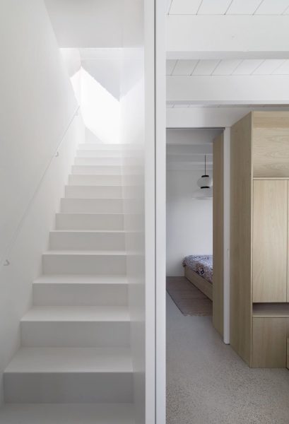 071 LR 17 Tiny holiday home Vinkeveen residential stairs i29