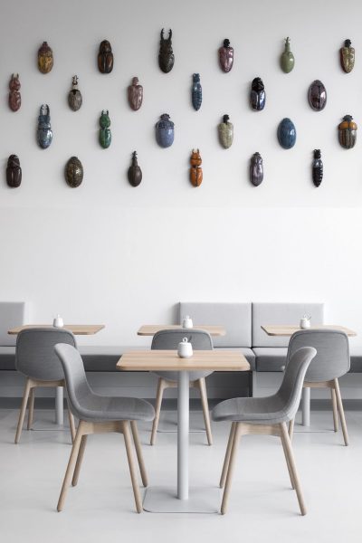 084 LR 10 Contrasting ceramics Leeuwarden museum tea room i29
