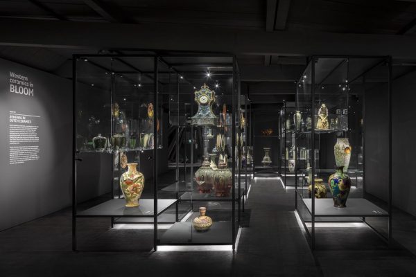 084 LR 19 Contrasting ceramics Leeuwarden museum exhibition space i29