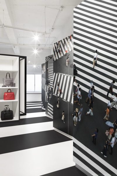 085 LR 04 Natural habitat for luggage Amsterdam retail showroom i29