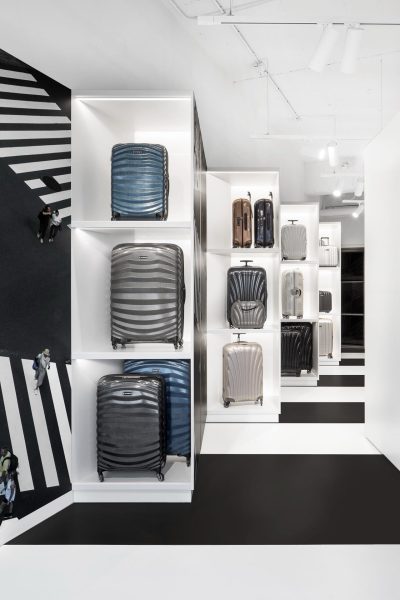 085 LR 05 Natural habitat for luggage Amsterdam retail showroom i29