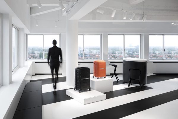 085 LR 14 Natural habitat for luggage Amsterdam retail showroom i29