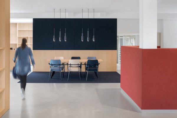 094 LR 01 Soothing discretion Amsterdam office i29