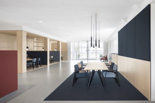 094 LR 03 Soothing discretion Amsterdam office meeting area i29