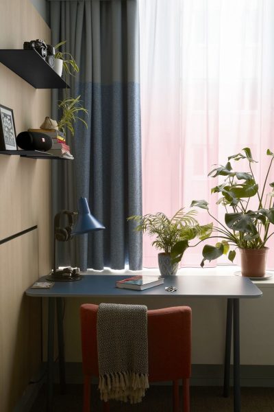 143 Casa LR 30 Student Room Amsterdam Desk Lamp Chair Lensvelt i29