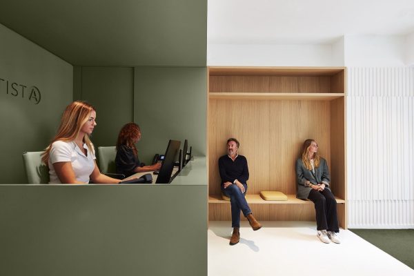 154 LR 15 Dentist Amsterdam waitingroom reception i29